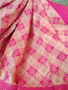 New Checks Artsilk Saree For Grabs