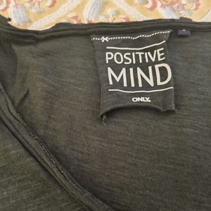 Graphic Tee deep green with sequin size s