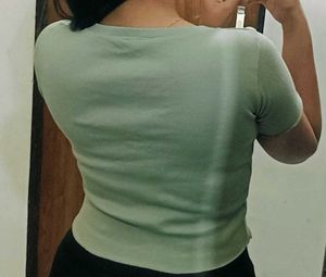 Pastel green top 🍏