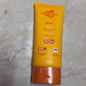 Aqualogica Glow + dewy sunscreen
