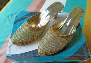 Heavy Golden Embroidered Jutti