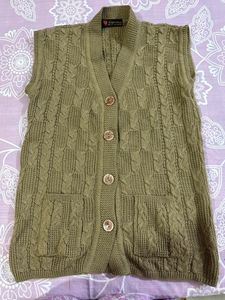 Women Without Sleeve Cardigan