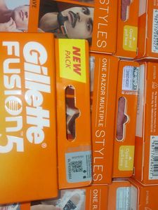 Sale - Gillette Fusion5 Razor COMBO