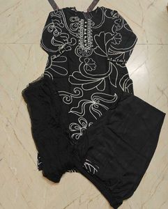 Black &amp; White Floral Kurta Set