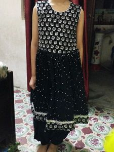 Chic Black & White Sleeveless Ethnic Dress