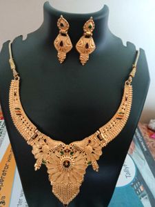 Woman Gold-Plated Necklace & Earring Set