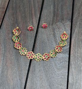 Floral Necklace &amp; Earring Set