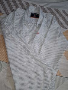 Men&#39;s Dotted Button-Down Shirt