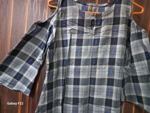 Gerua Women&#39;s Kurti (M)