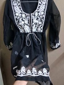 Lucknowii Frok Black Kurti