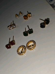 5 Stud Earrings With An Attachment