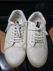 Metro White Casual Shoes