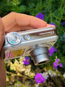 Sony Cybershot DSC-S700 Point And Shoot