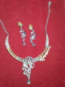 Elegant Necklace Set