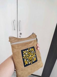 Sling Bag With 3 Storage Pockets
