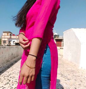 Elegant Pink Embroidered Kurta