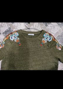 ✅ZARA&#39;s Embroidered Olive Green Top✅