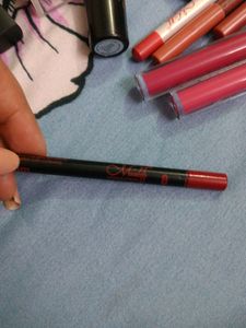 Combo Of Concealer And Lip Liners