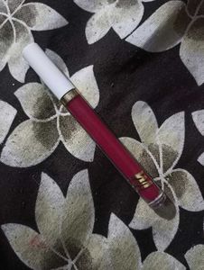 MyGlamm Berry Kiss Lipstick