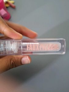 Huda Beauty Lip Gloss