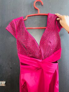 It’s A Party Wear Gown Suitable For Every Occasion Like Model long Red Carpet