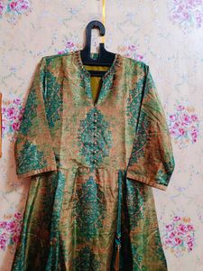 🇳🇿💫🎀Elegant Green &amp; Gold Ethnic Gown