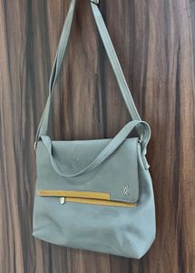 Baggit Grey Sling And Handbag 👜🩶