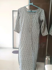 Grey Ikkat Print Kurta and Pant Set.