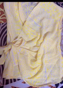 It’s a yellow and white combination top