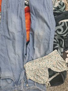 Mom Jeans & Floral Crop Top Set