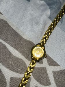 Elegant and Vintage Gold-Tone Women's Watch