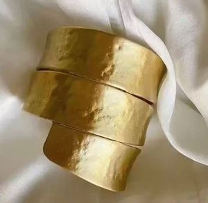 Savan Handcuff
