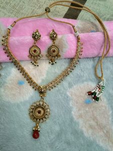 Elegant Gold-Tone Necklace & Earring Set
