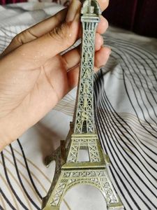 Paris Showpiece