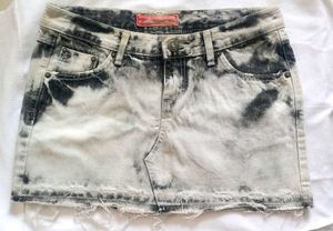 denim mini skirt !