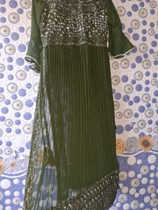 Naira Cut For Women