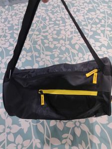 MuscleBlaze Black Sling Bag