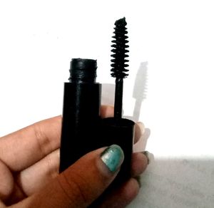 Lipstick (Huda Beauty) Maskara And Perfumed Powder