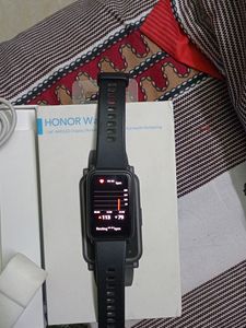 HONOUR SMART WATCH WITH AMOLED SCREEN