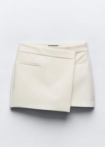 Chic White Mini Skirt Medium Size