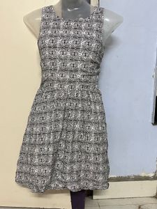 Forever21 Branded Patterned Sleeveless Dress