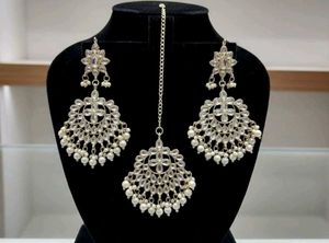 Earrings And Mangtika Jewellery Set