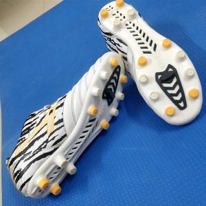 Anza Carbon White Football Shoes IND 6 / UK 7
