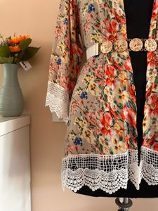 Floral Twist-Front Top