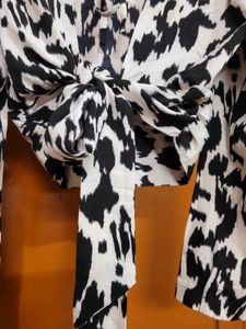 Trendy Black &amp; White Top