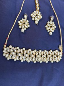 A Choker Design Set