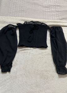 Chic Black Off-Shoulder Top S size