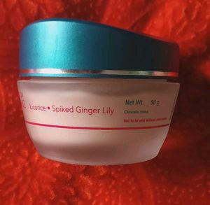 himalaya clear complexion day cream.