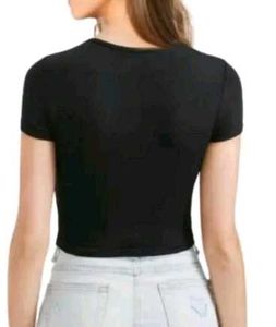 BLACK CROP TOP