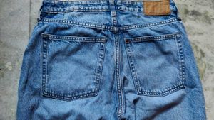 Light Wash Distressed Jeans